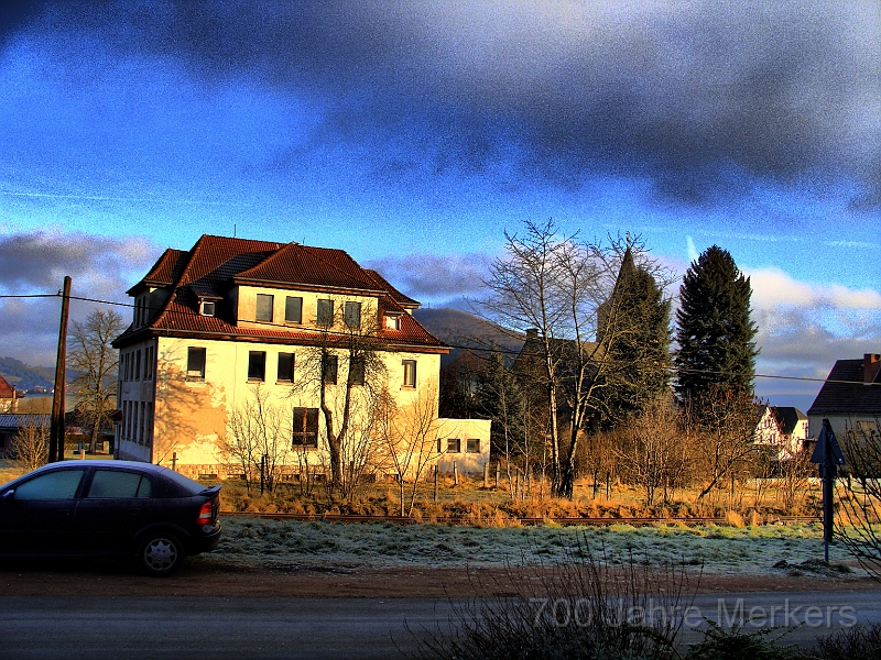 M-Kirche-HDR_2.jpg - links die (alte) Schule, rechts (versteckt) die Kirche