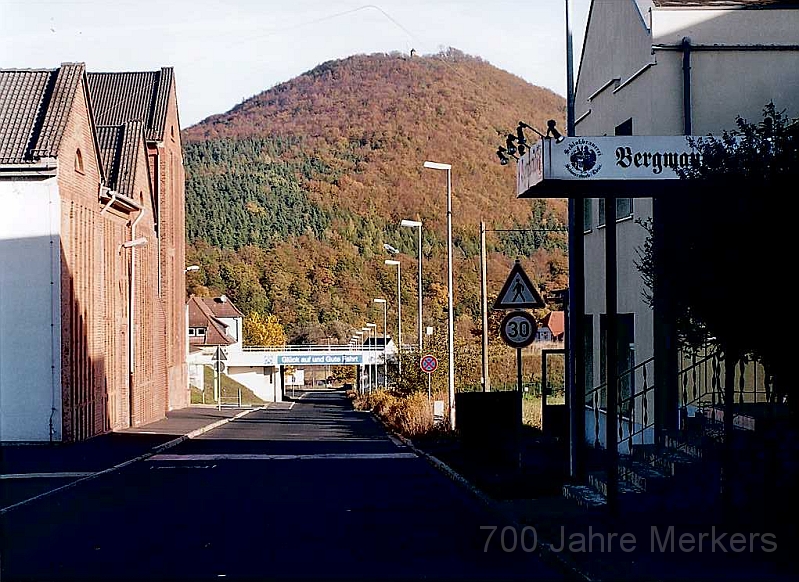 Merkers_heute_12.jpg - die Schachtstraße mit Blick zum Krayenberg