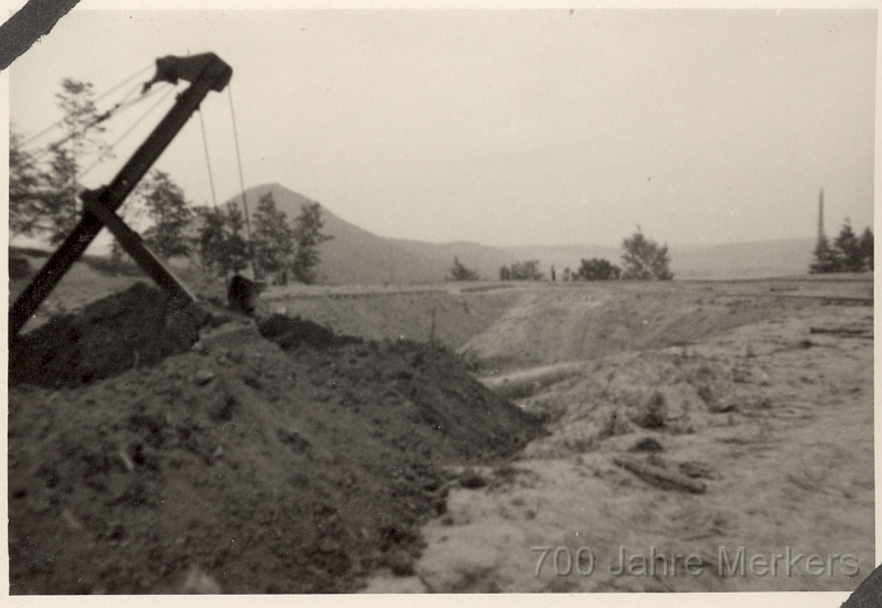 22.jpg - Platzmitte Rohrleitung Stand der Arbeiten im Juni 1950 -01-